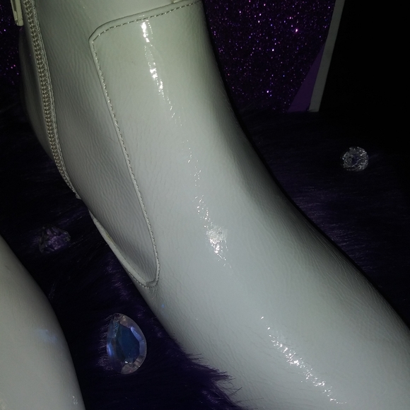 Ankle booties - Picture 2 of 3